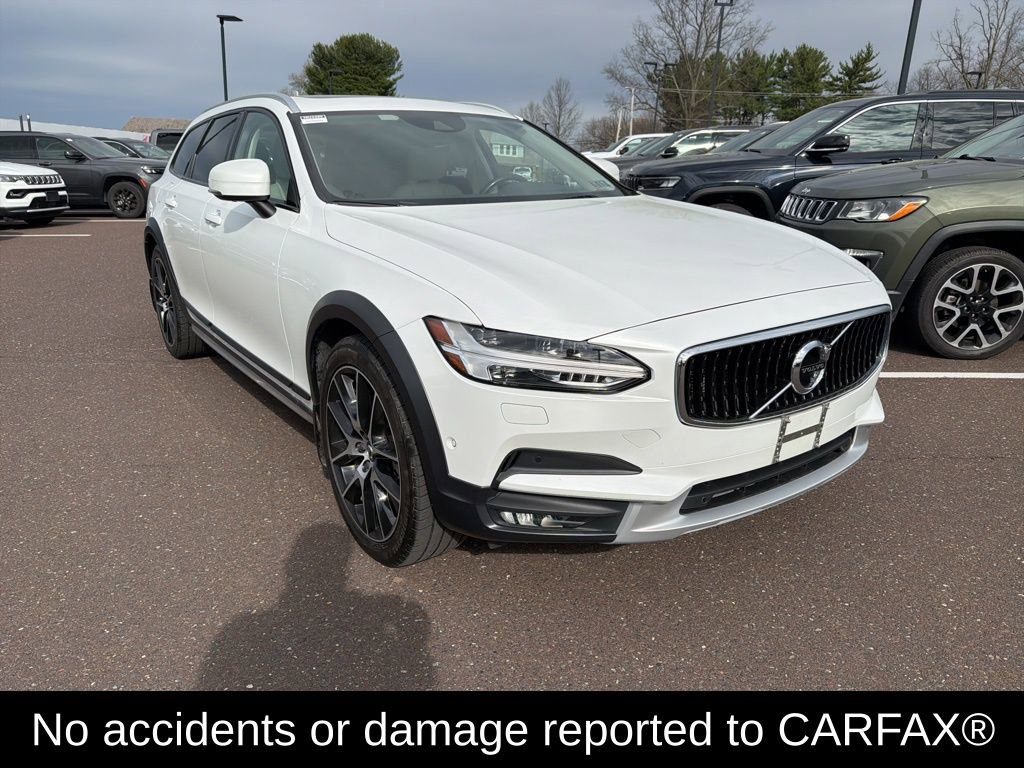 Used 2017 Volvo V90 T6 Cross Country image 2