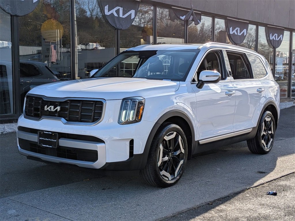 Used 2023 Kia Telluride S w/ S Sunroof Package