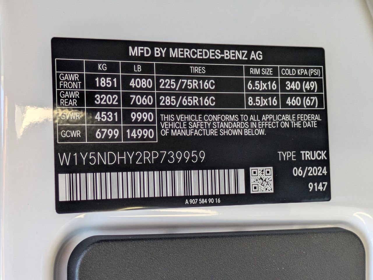 Used 2024 Mercedes-Benz Sprinter 3500 image 16