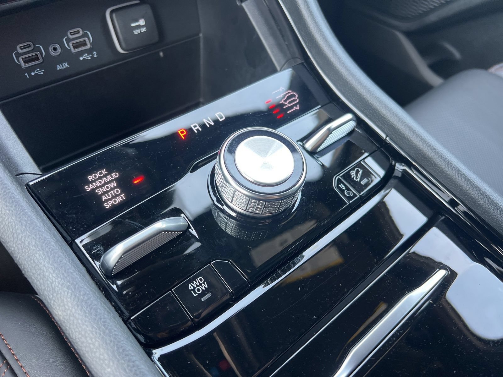 Used 2025 Jeep Grand Cherokee Summit AWD/4WD image 23