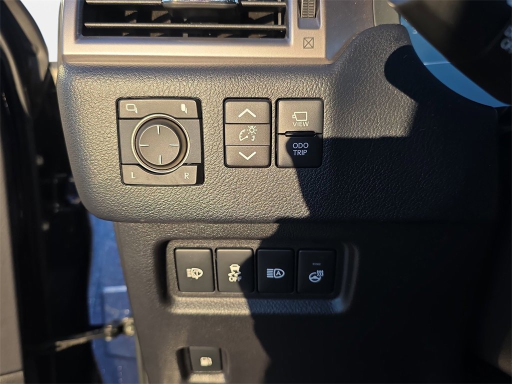 Used 2022 Lexus GX 460 Luxury w/ Sport Design Package image 26