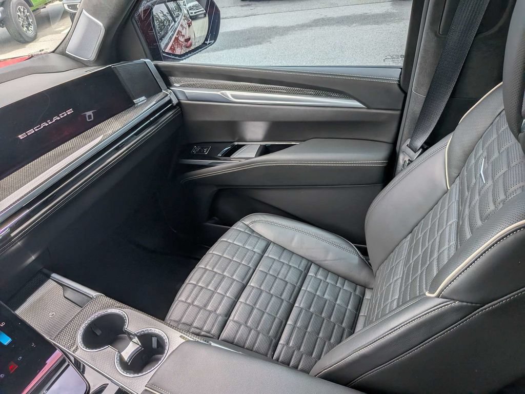 Used 2025 Cadillac Escalade V AWD/4WD image 16