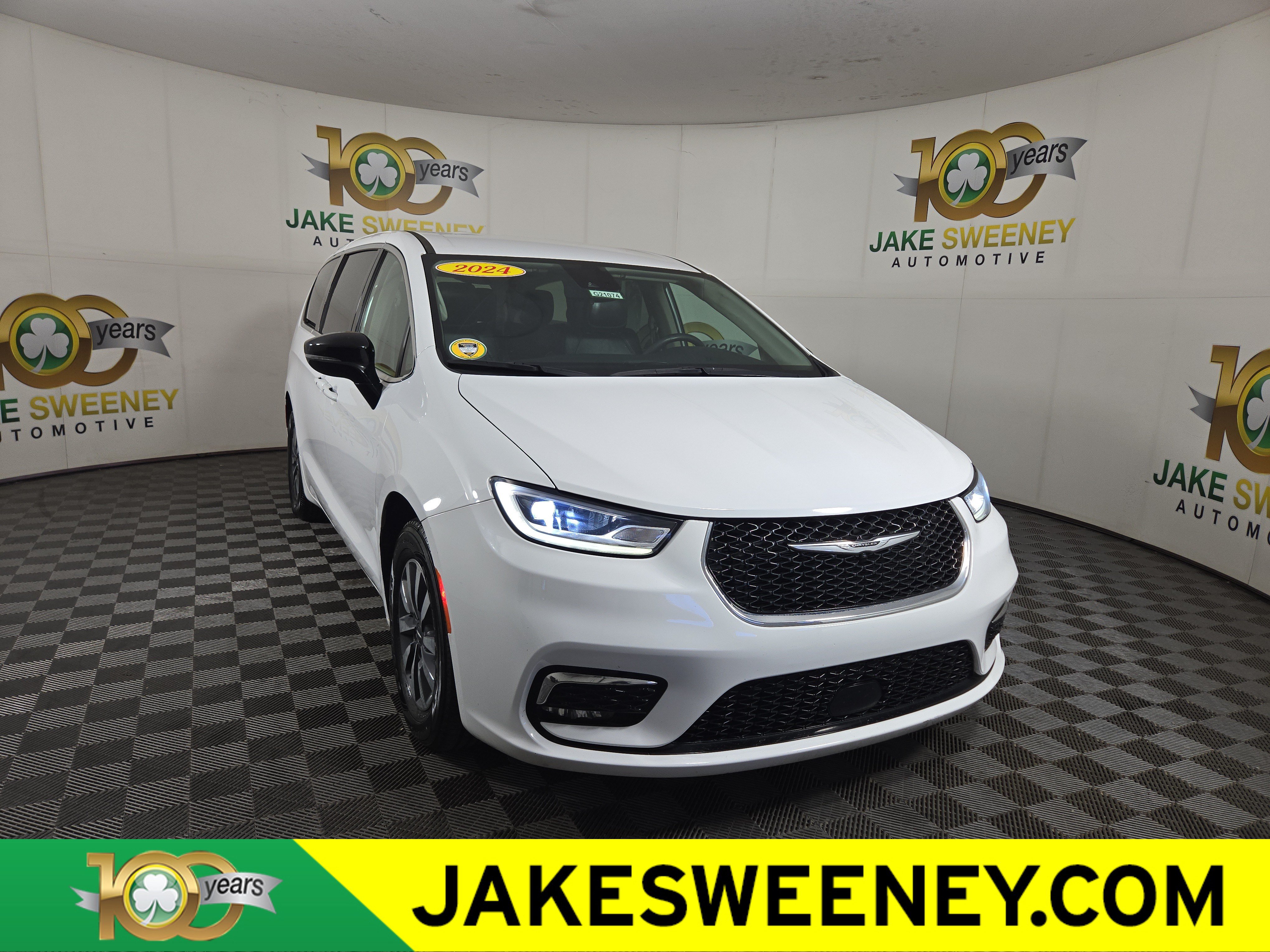 Used 2024 Chrysler Pacifica Limited