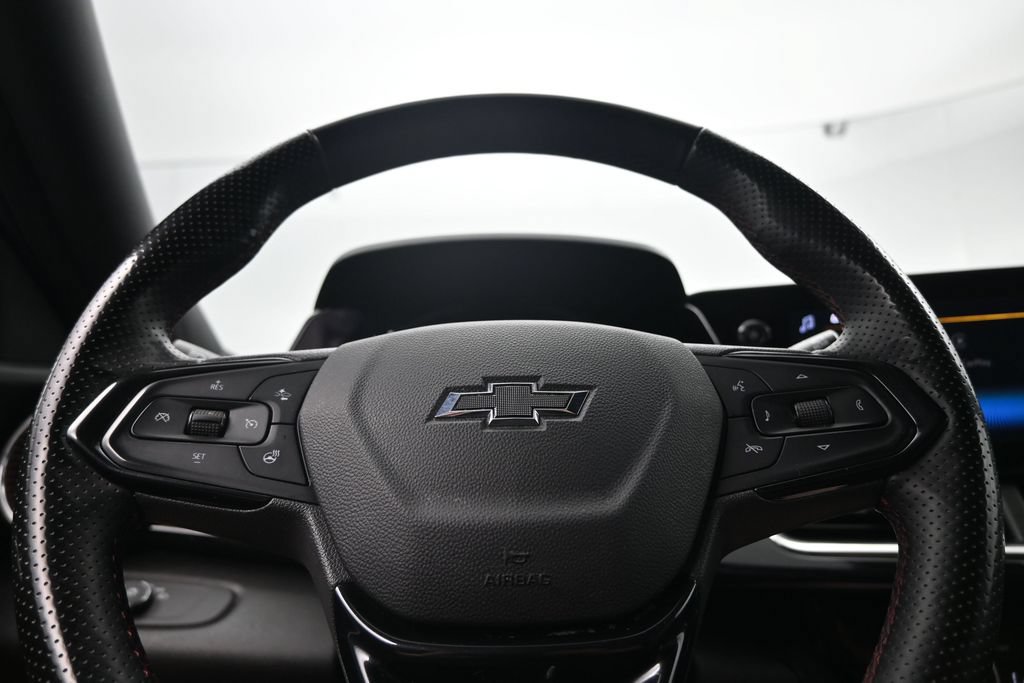 Used 2025 Chevrolet Trax RS w/ Sunroof Package FWD image 14