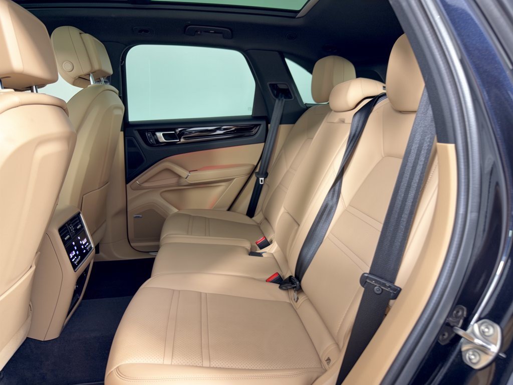 Certified 2022 Porsche Cayenne AWD/4WD image 25