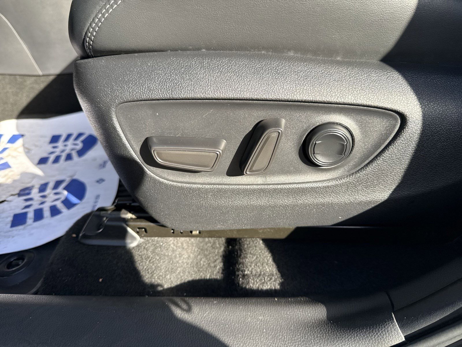 Used 2023 Toyota RAV4 Limited image 13