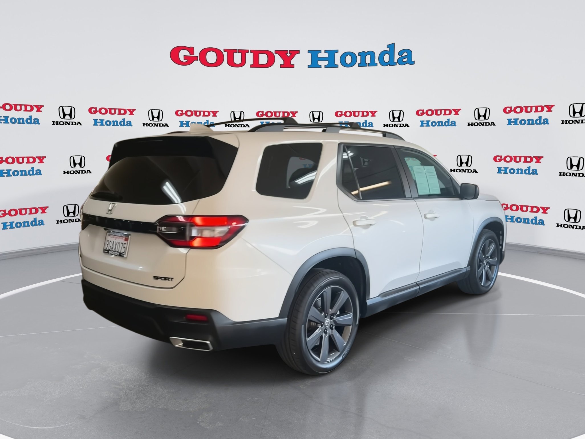 Certified 2023 Honda Pilot Sport image 8