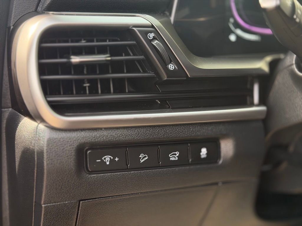 Used 2025 Kia Telluride S image 25