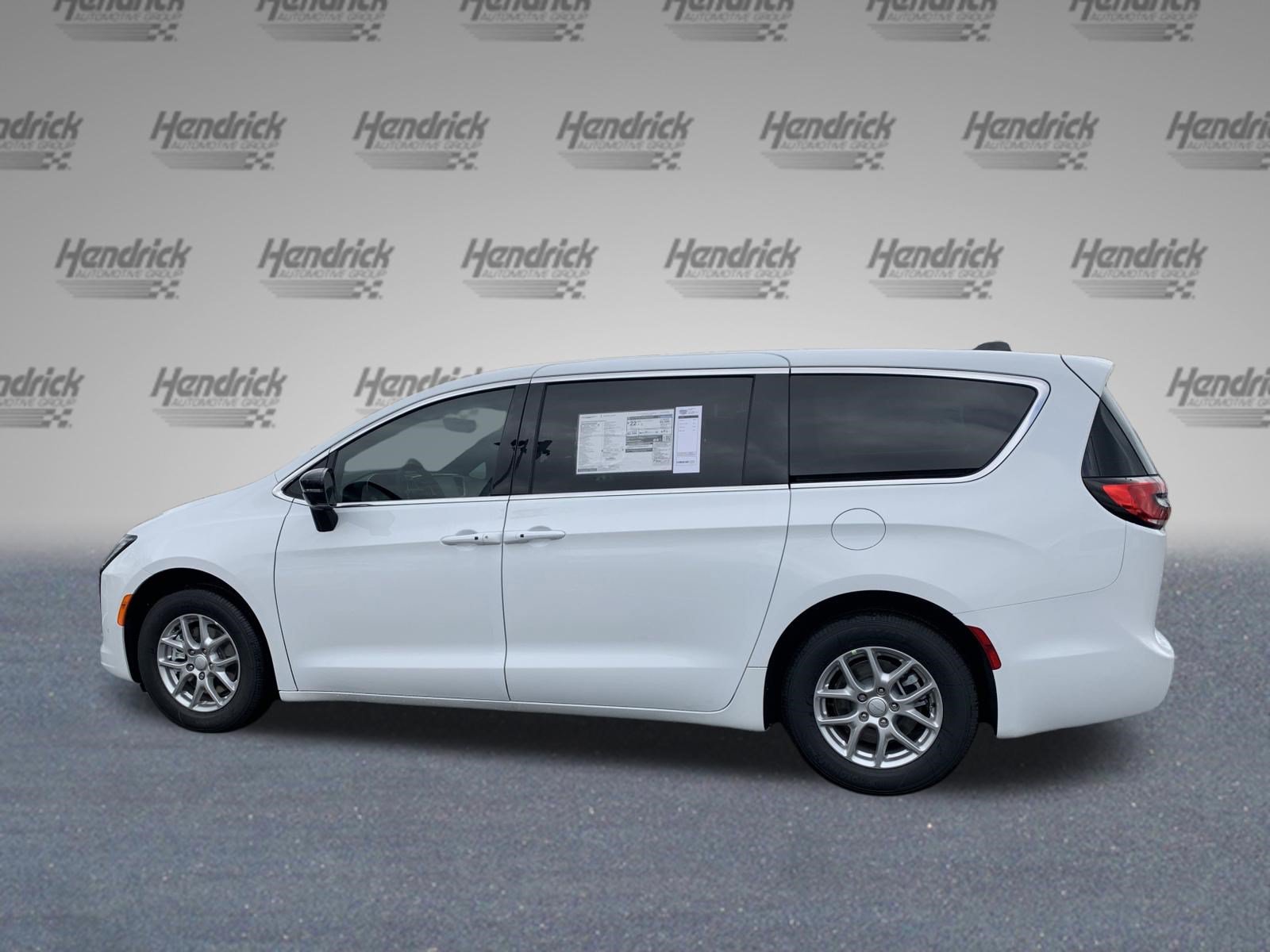 New 2027 Chrysler Pacifica Select FWD image 5