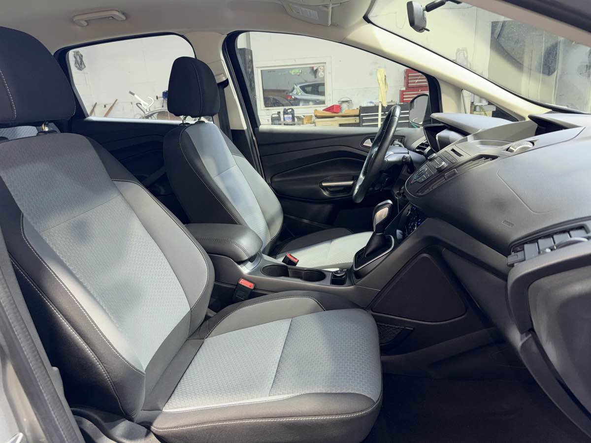 Used 2017 Ford C-MAX Energi SE FWD image 26