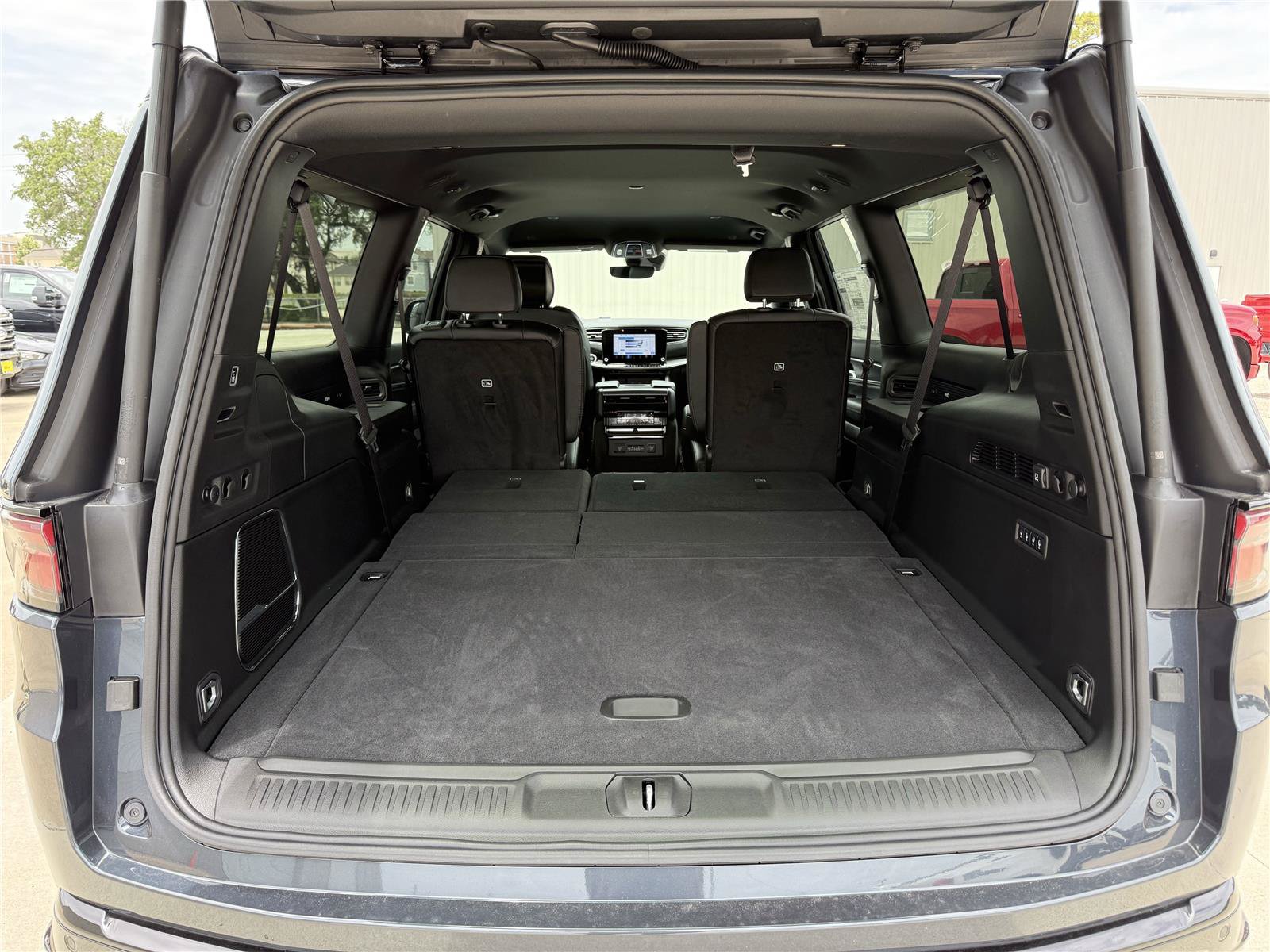 New 2025 Jeep Wagoneer L Series II AWD/4WD image 11