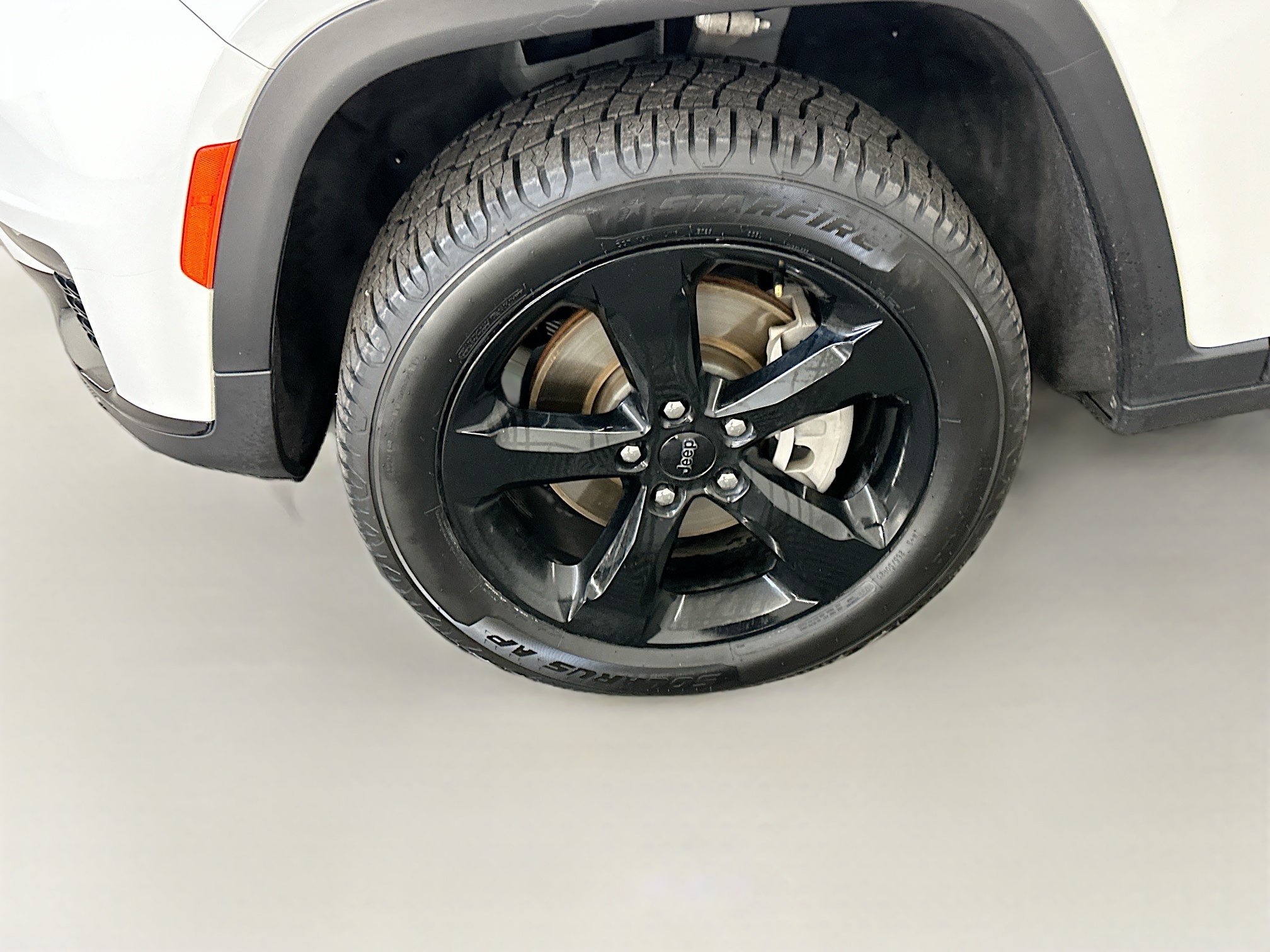 Used 2023 Jeep Grand Cherokee L Limited w/ Black Appearance Package AWD/4WD image 11