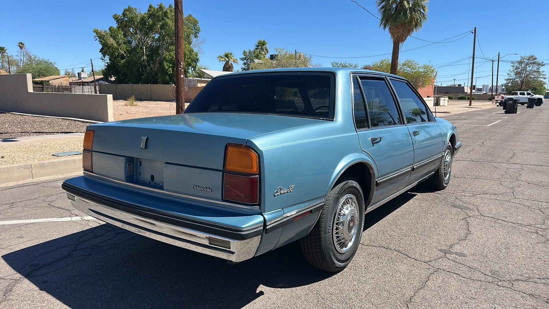 Used 1990 Oldsmobile 88 Royale Brougham FWD image 35