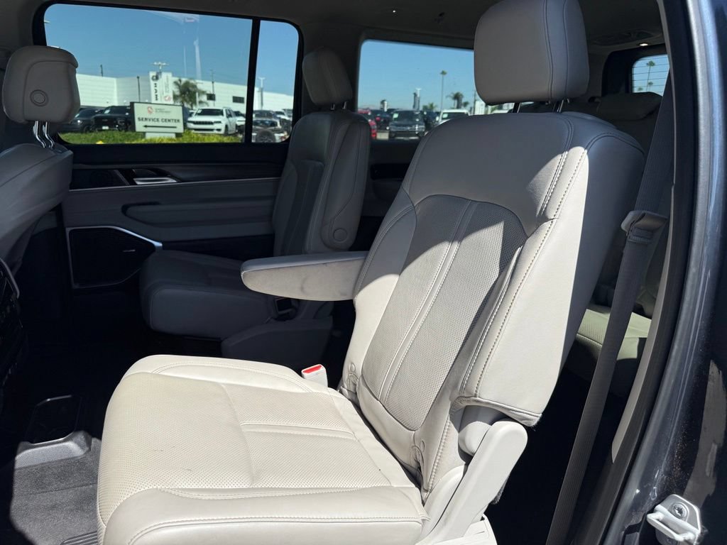 Used 2024 Jeep Wagoneer Series II AWD/4WD image 4