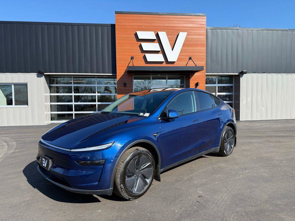 Used 2026 Tesla Model Y Long Range AWD/4WD image 1