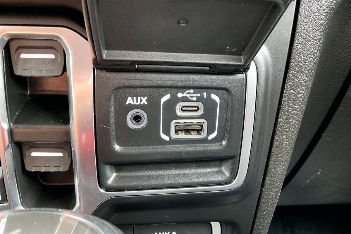 Used 2025 Jeep Wrangler Unlimited Rubicon AWD/4WD image 28