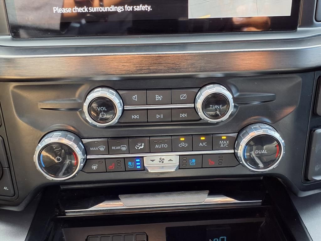 Used 2023 Ford F250 Lariat w/ Sport Appearance Package AWD/4WD image 14