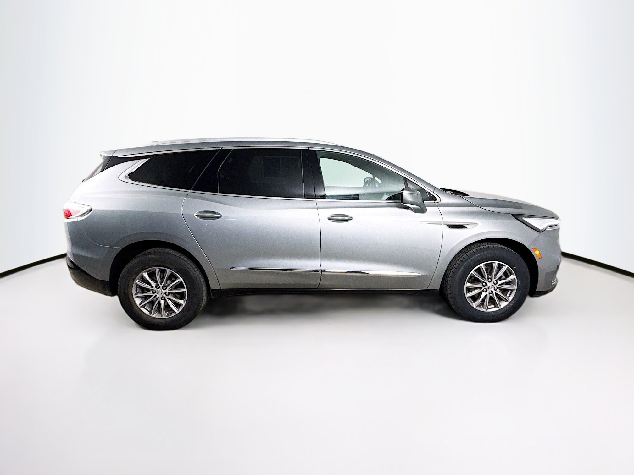 Used 2024 Buick Enclave Premium image 2