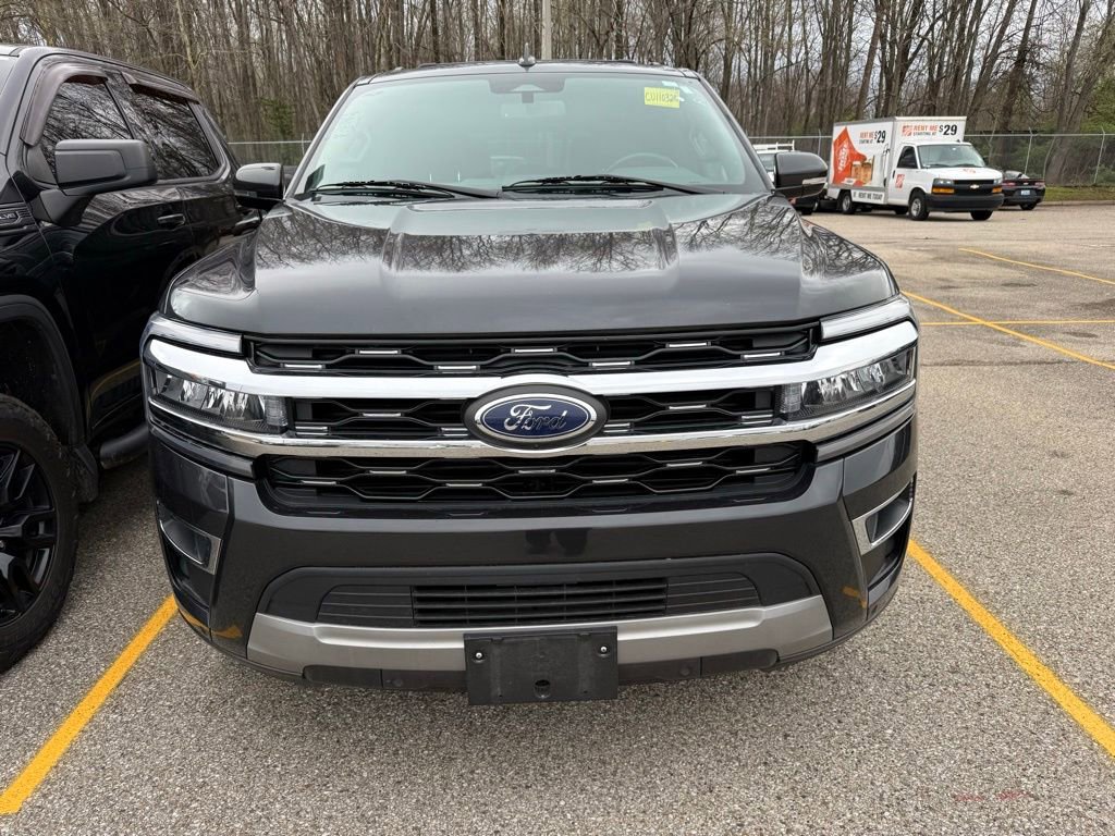 Used 2024 Ford Expedition Limited image 2