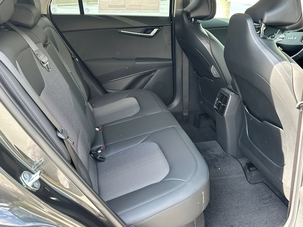 New 2026 Kia Niro EX FWD image 13