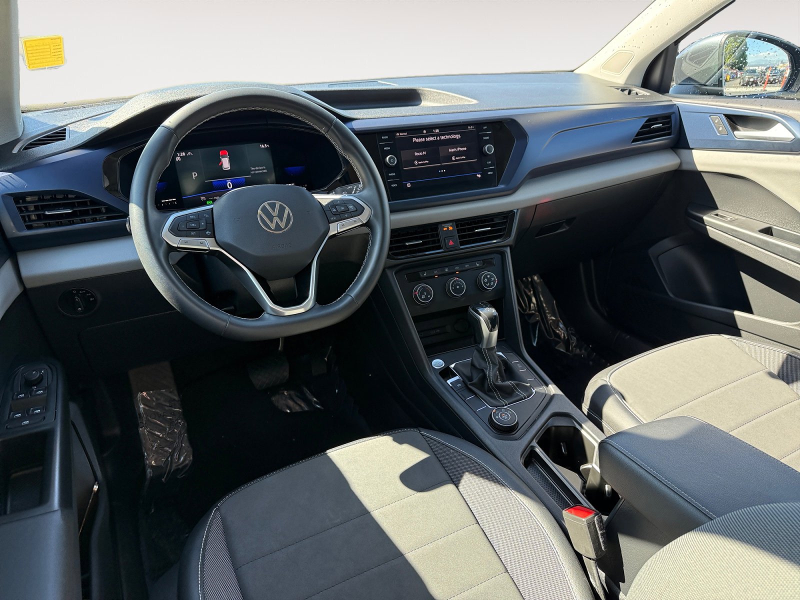 Used 2022 Volkswagen Taos SE image 15