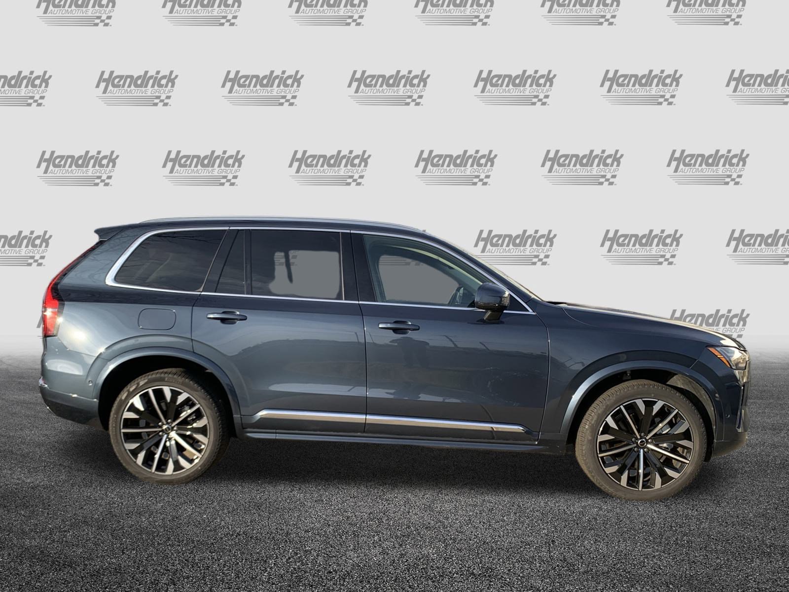 Used 2025 Volvo XC90 B6 Plus image 11