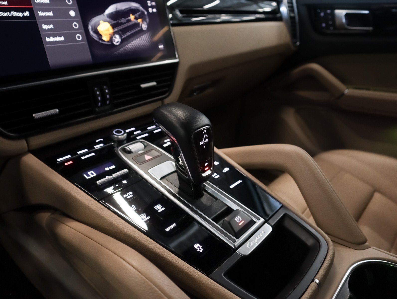 Certified 2023 Porsche Cayenne AWD/4WD image 18