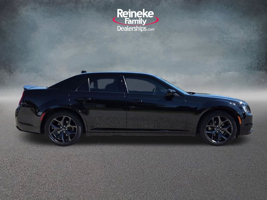 Used 2023 Chrysler 300 Touring w/ Sport Appearance Package RWD image 4