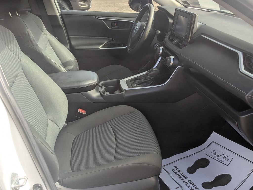 Used 2021 Toyota RAV4 LE image 28
