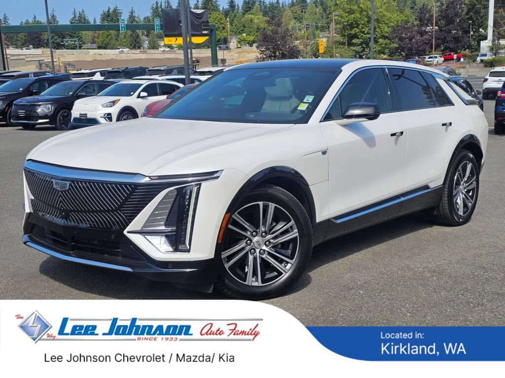 Used 2024 Cadillac Lyriq Luxury AWD/4WD image 1