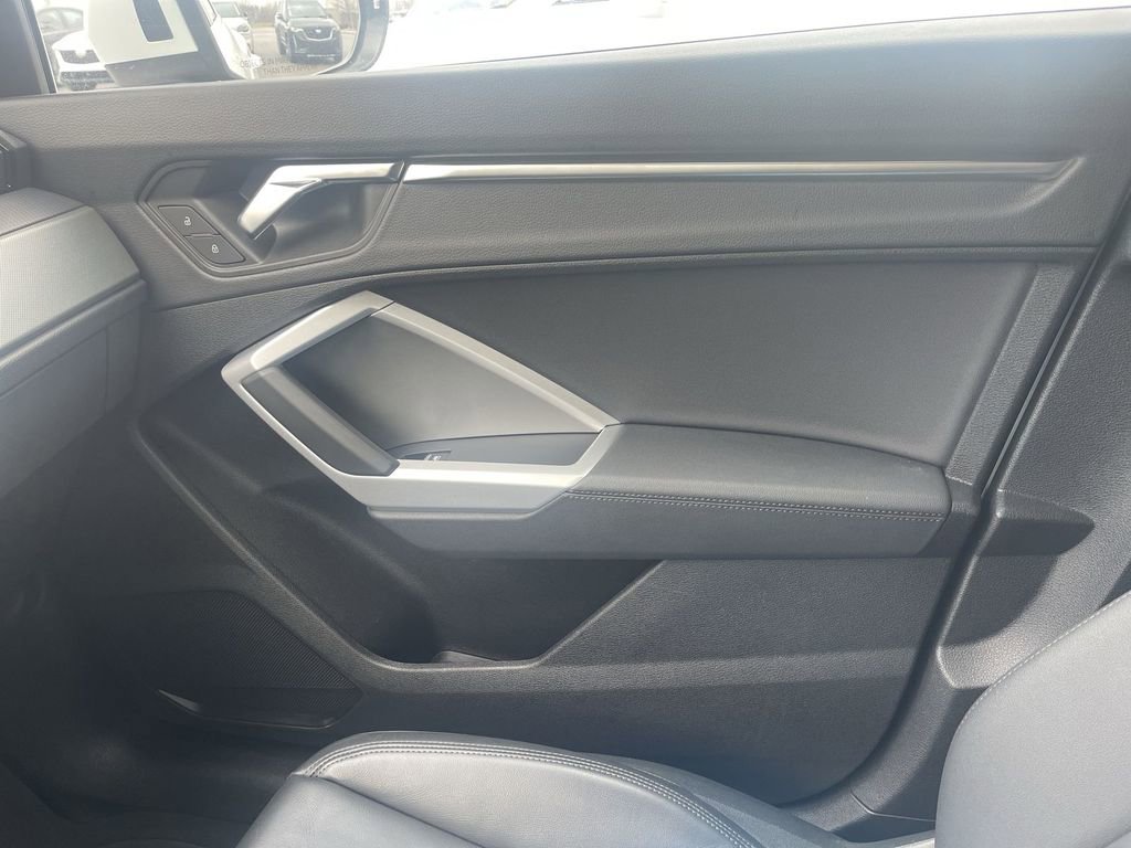 Used 2025 Audi Q3 2.0T Premium image 30