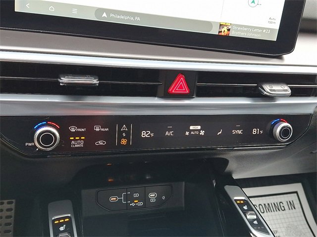 Certified 2025 Kia Sorento SX image 17