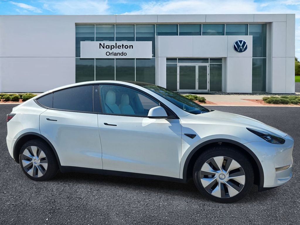 Used 2022 Tesla Model Y Long Range image 3