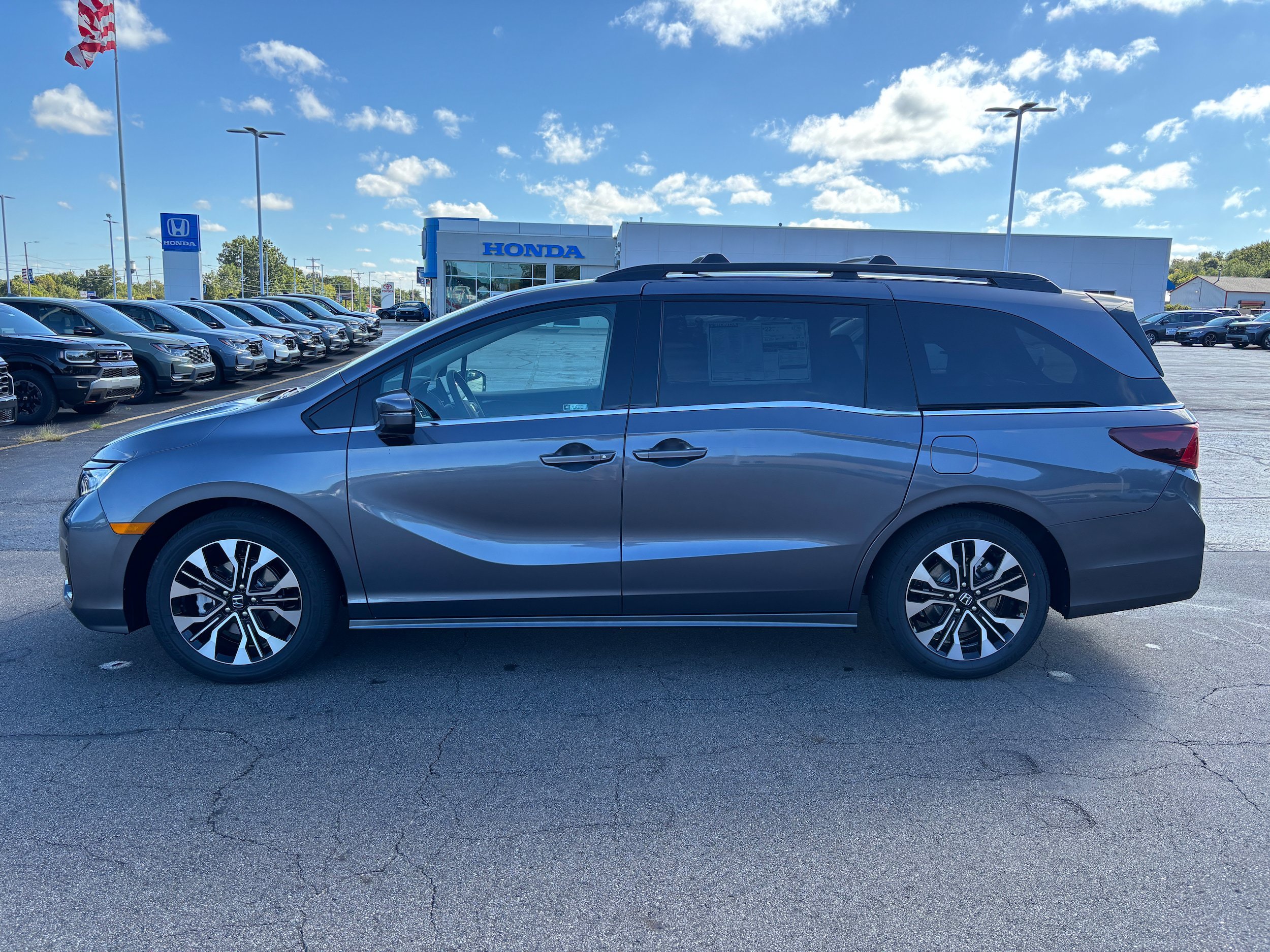 New 2026 Honda Odyssey Elite image 5