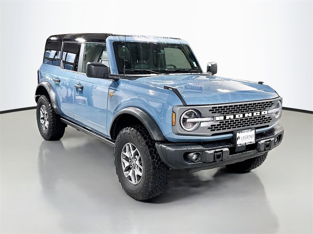 Used 2025 Ford Bronco Badlands image 3