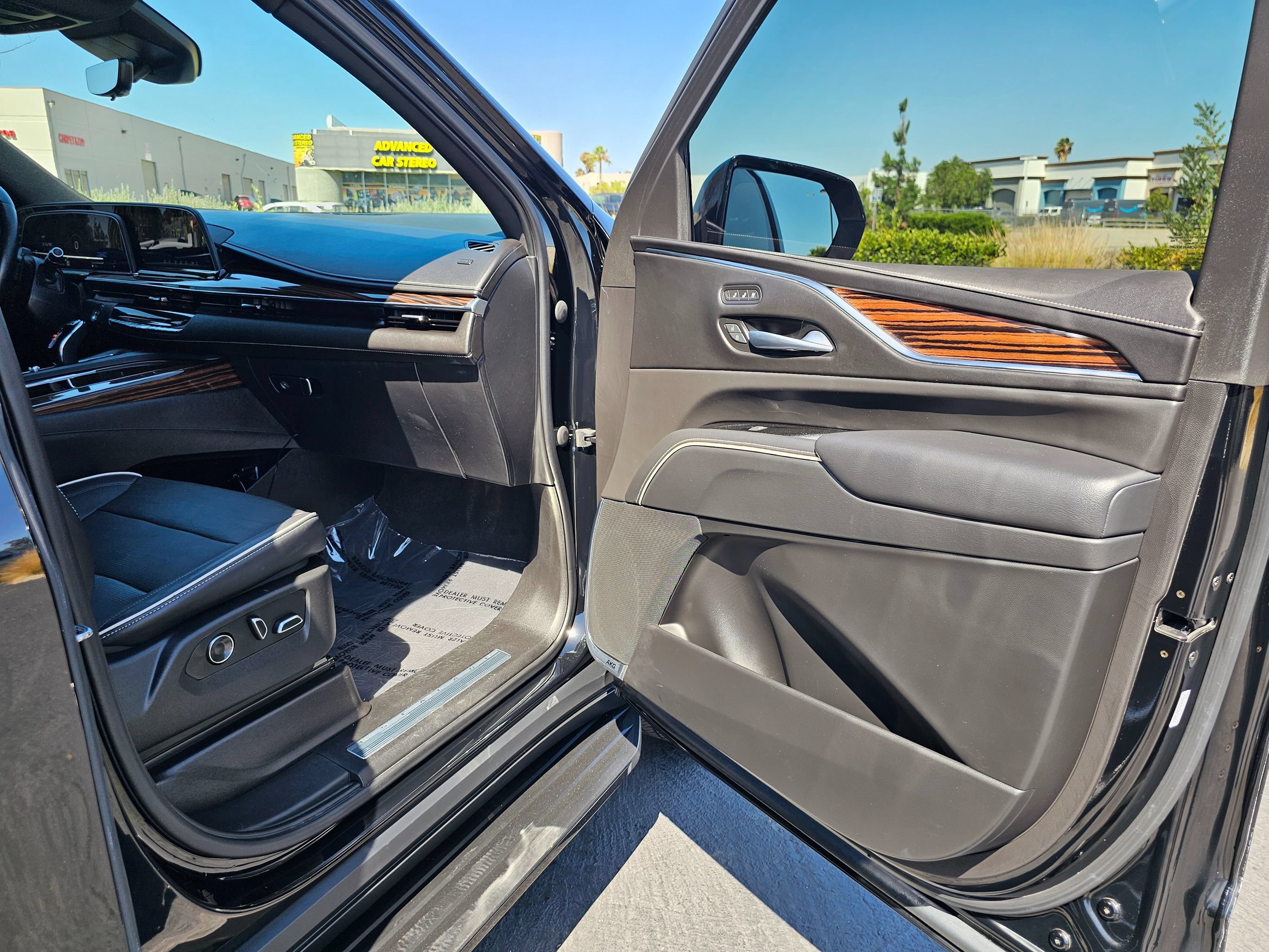 Used 2023 Cadillac Escalade Premium Luxury RWD image 42