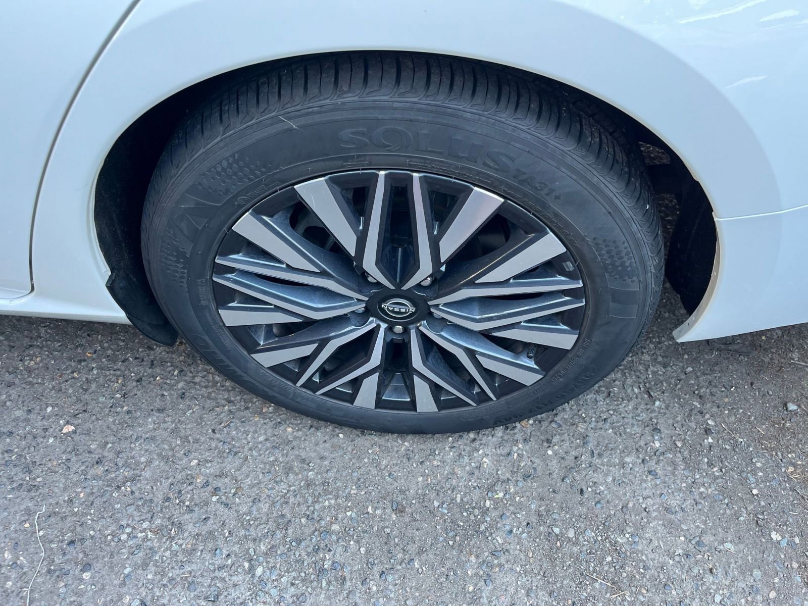 Used 2025 Nissan Altima 2.5 SV FWD image 31