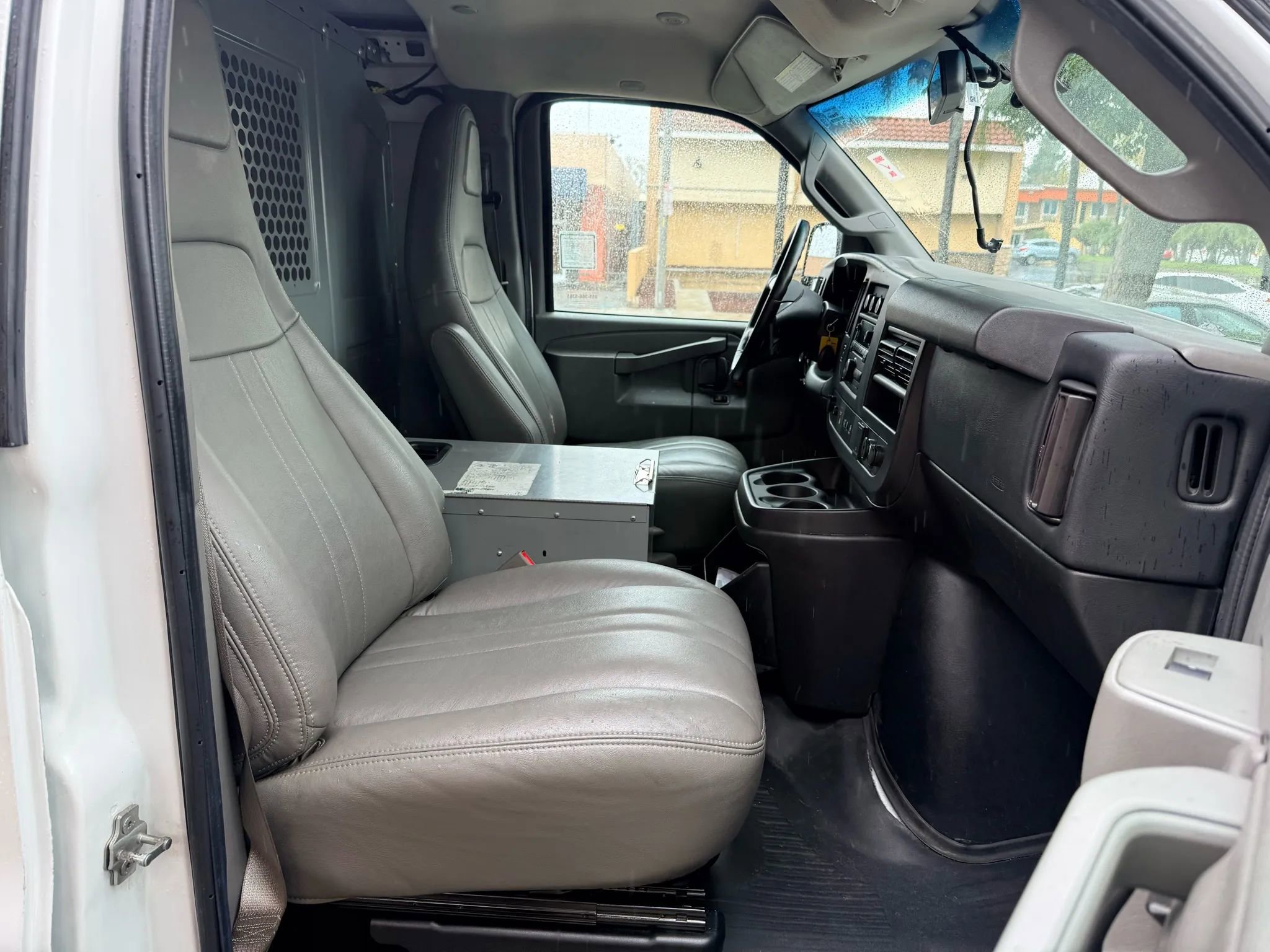 Used 2016 Chevrolet Express 3500 Extended RWD image 15
