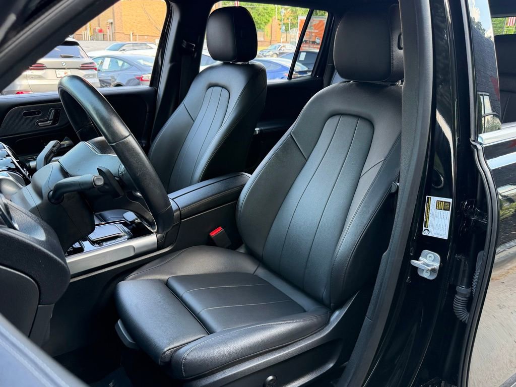 Used 2023 Mercedes-Benz GLB 250 w/ Premium Package image 26