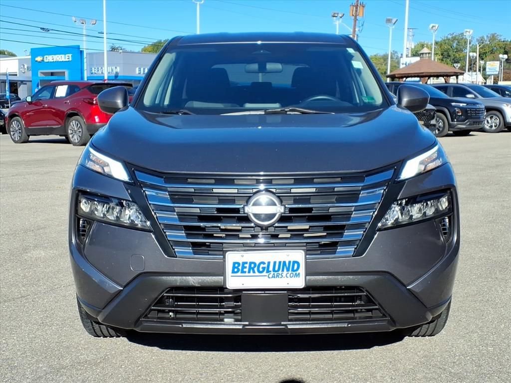 Used 2024 Nissan Rogue SV image 9