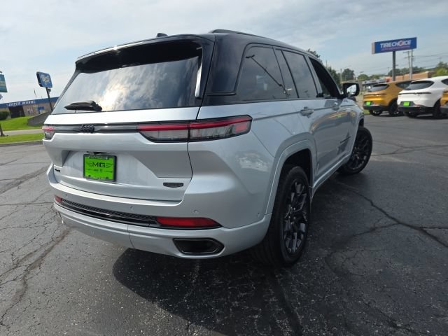 Used 2025 Jeep Grand Cherokee Summit AWD/4WD image 7