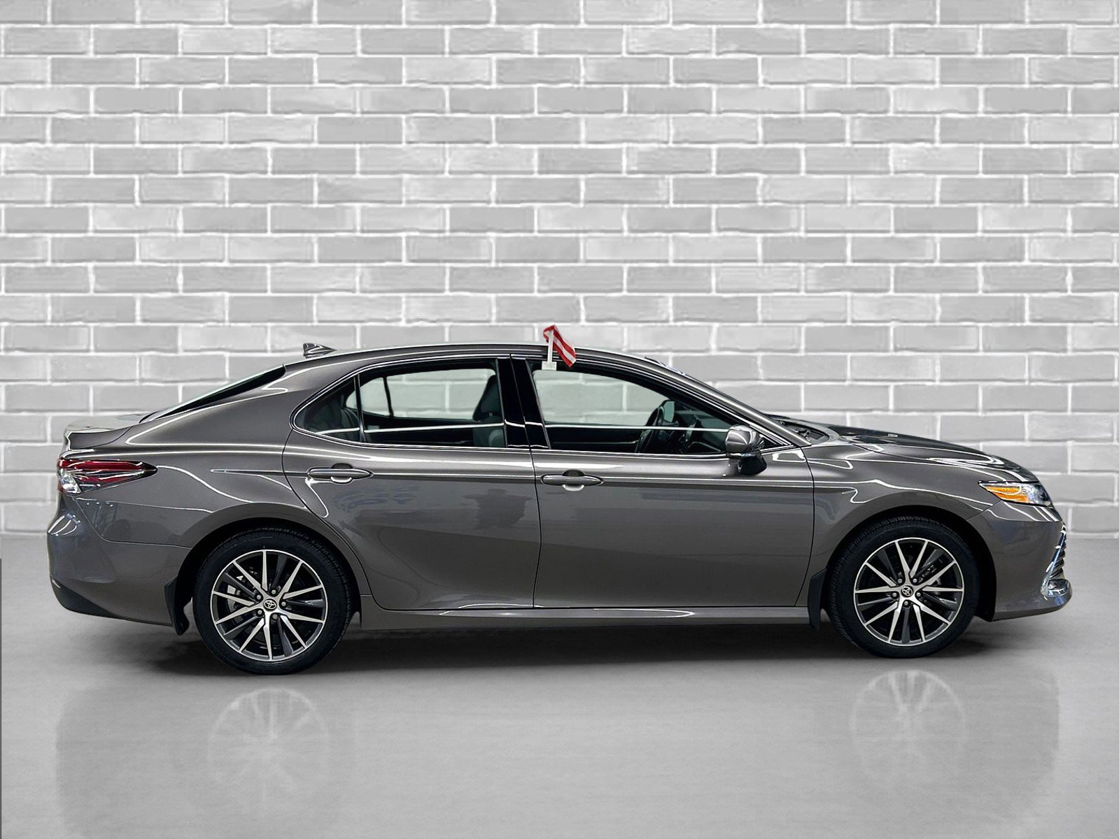 Used 2020 Toyota Corolla XSE image 2