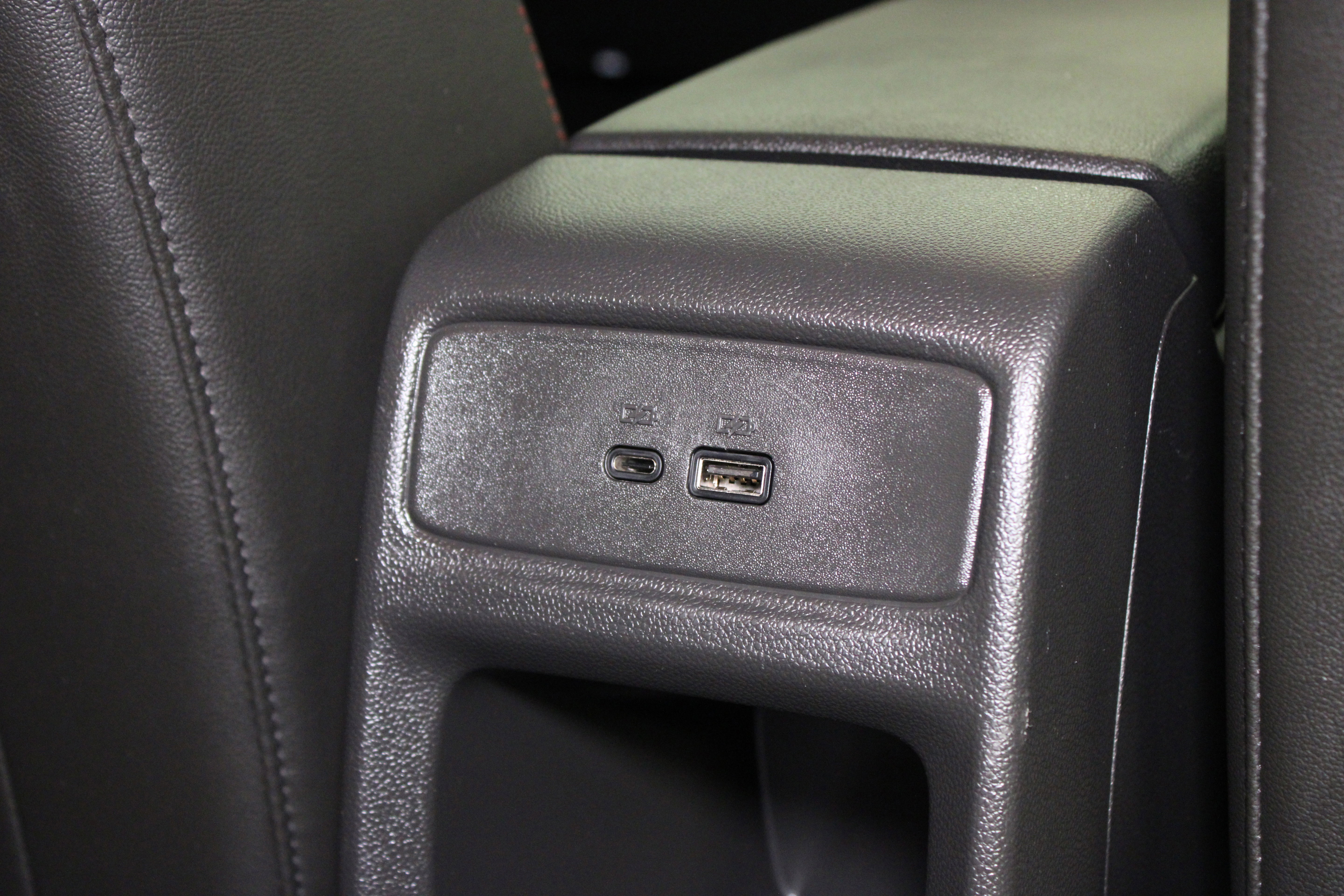 Used 2024 Chevrolet Trax RS w/ Sunroof Package FWD image 16