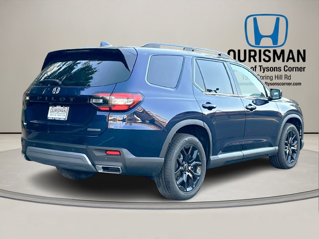 New 2025 Honda Pilot Touring image 3