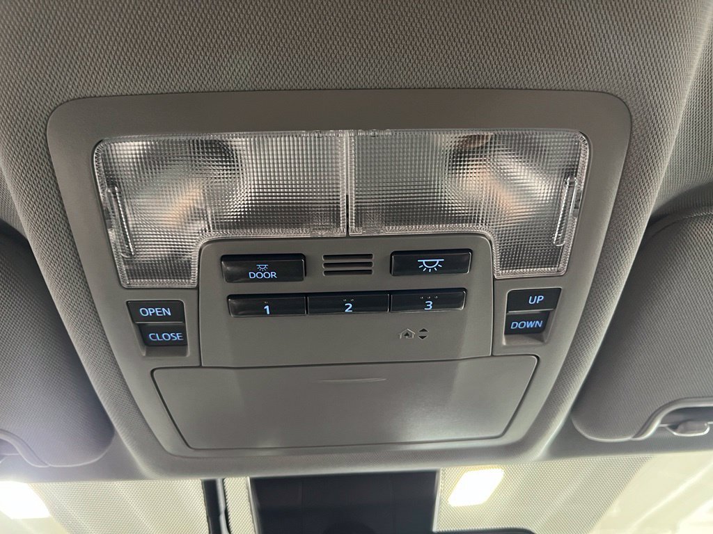 Certified 2017 Toyota Highlander XLE AWD/4WD image 32