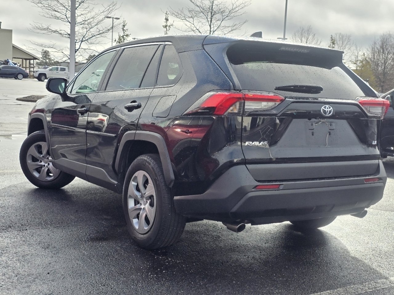 Used 2023 Toyota RAV4 LE image 5