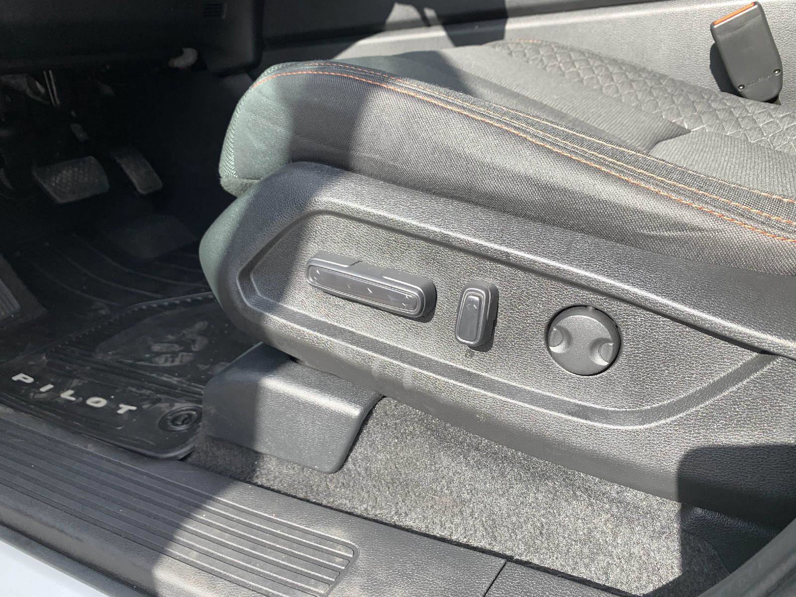 Used 2023 Honda Pilot Sport image 34