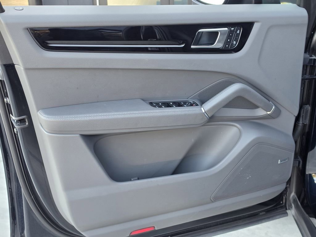 Certified 2023 Porsche Cayenne Platinum Edition image 19