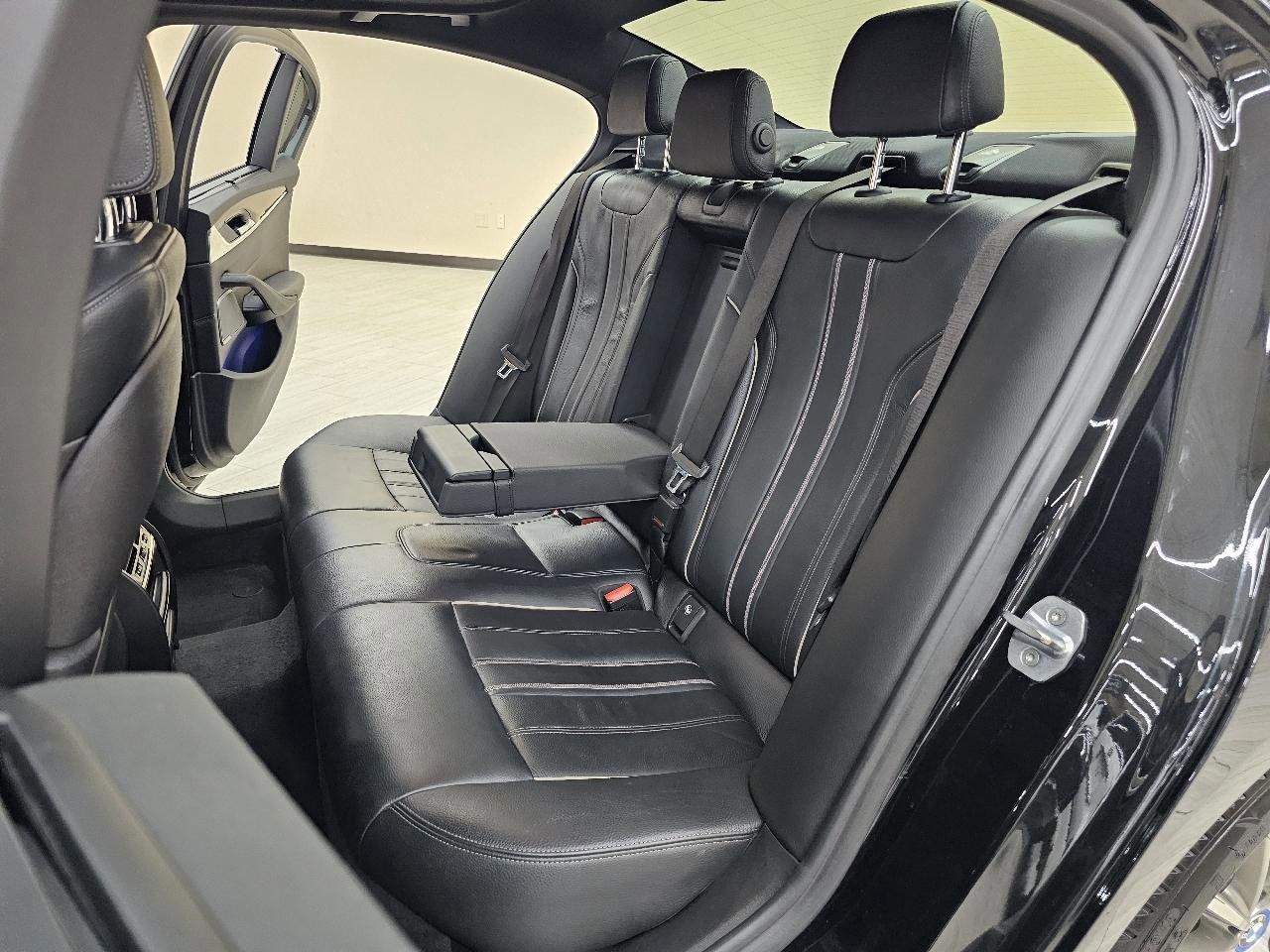 Used 2019 BMW 530e w/ Premium Package image 26