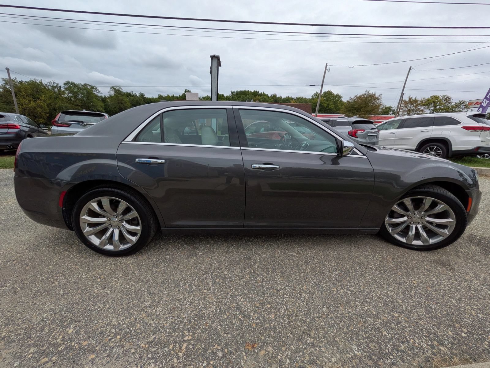 Used 2019 Chrysler 300 Limited RWD image 5